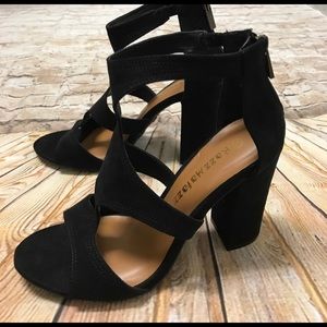 Stunning black heels